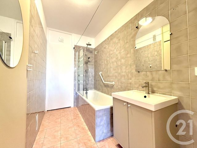 Afficher la photo en grand Appartement T4 à louer - 4 pièces - 100.0 m2 - TOURCOING - 59 - NORD-PAS-DE-CALAIS - Century 21 Les Pavés