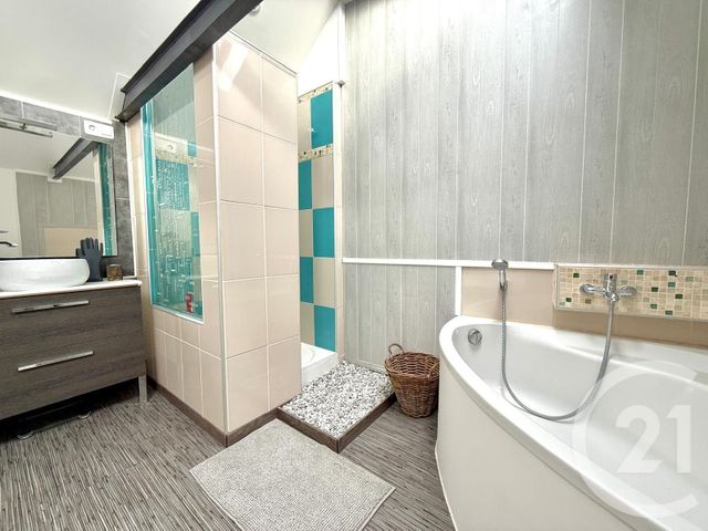 Appartement Loft à louer - 2 pièces - 66.28 m2 - TOURCOING - 59 - NORD-PAS-DE-CALAIS - Century 21 Les Pavés